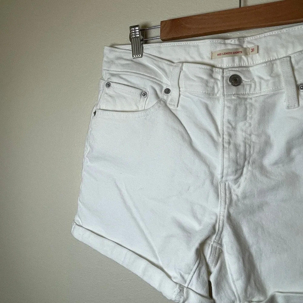 Levi Strauss & Co Women's‎ White Denim Mid Legnth Shorts Mid Rise W31